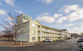 Hometowne Studios By Red Roof Denver - Glendale/ Cherry Creek